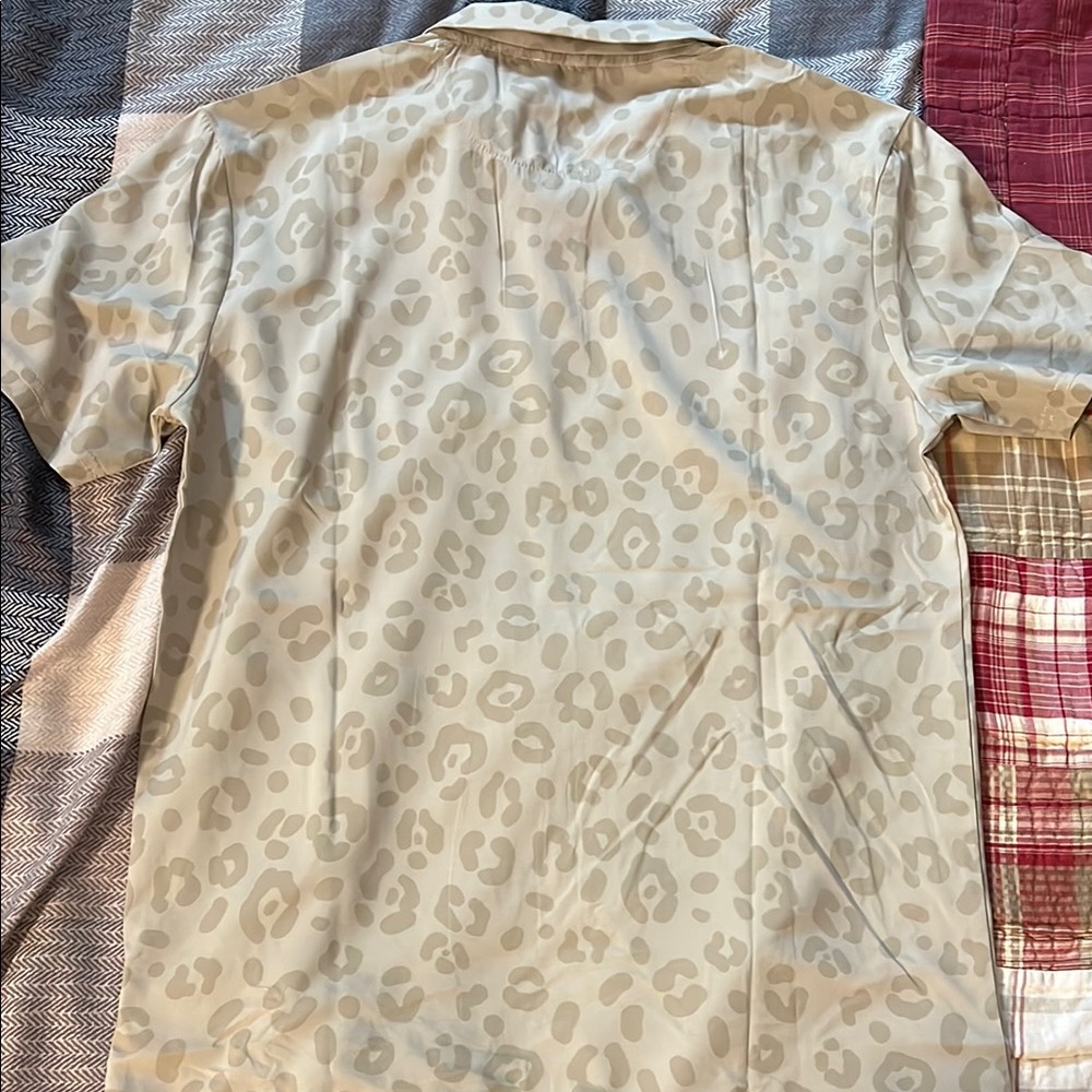 Tan Polo Shirt with Subtle Pattern - Picture 6 of 7